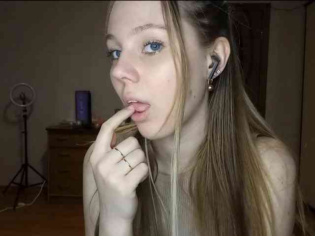 KimikoChandronnait webcam