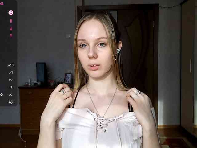 KimikoChandronnait webcam