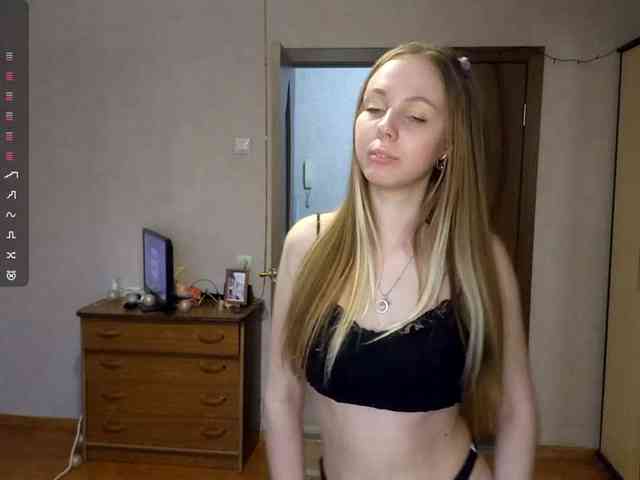 KimikoChandronnait webcam