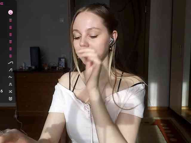 KimikoChandronnait webcam