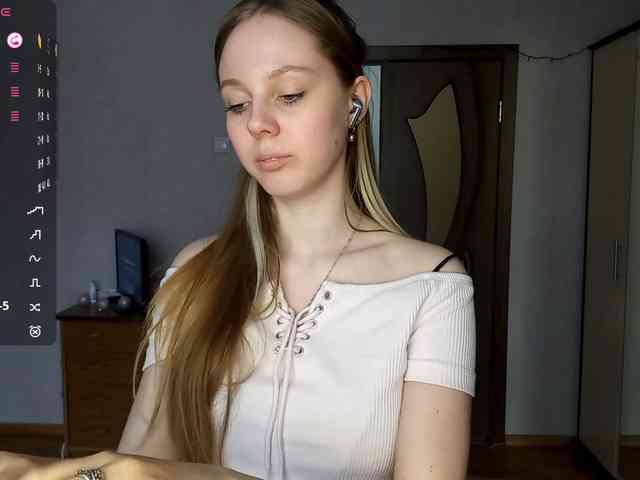 KimikoChandronnait webcam