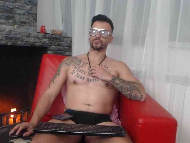 Ryan87L Live Webcam on BongaCams