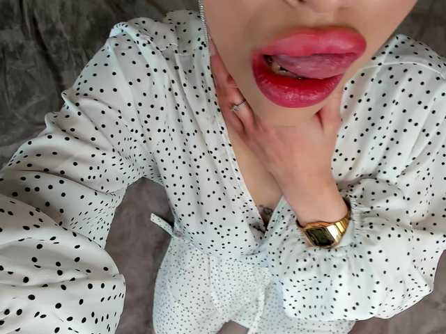 TinaKing – webcam model profile photo