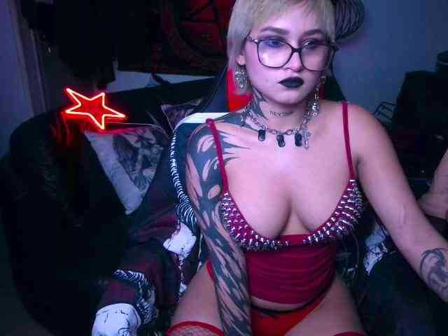 ZarinaHell Live Webcam on BongaCams