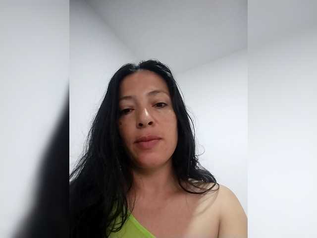 GiaGold's BongaCams show and profile