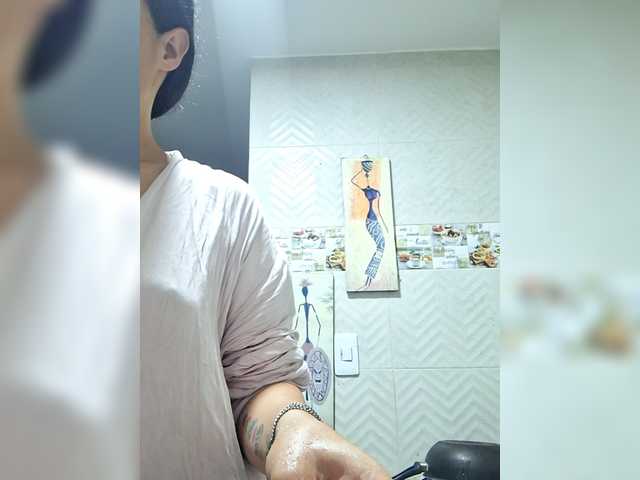 GiaGold's BongaCams show and profile