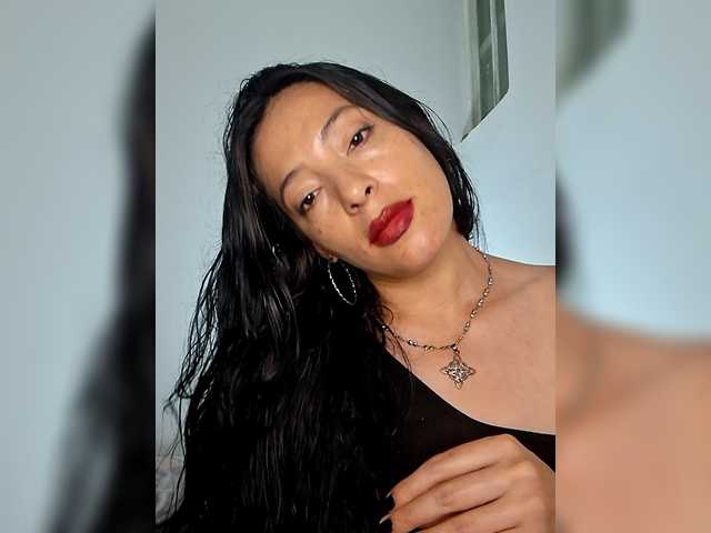 GiaGold's BongaCams show and profile