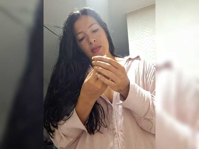 GiaGold's BongaCams show and profile