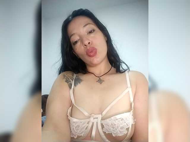 GiaGold's BongaCams show and profile