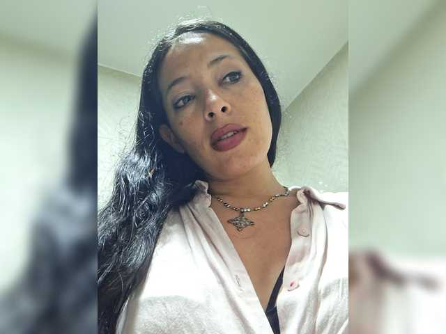 GiaGold's BongaCams show and profile