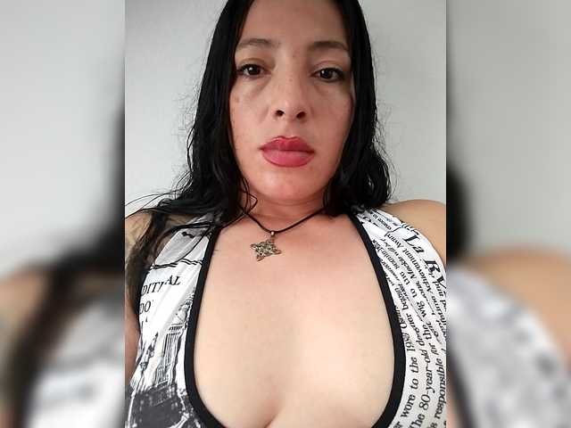 GiaGold's BongaCams show and profile