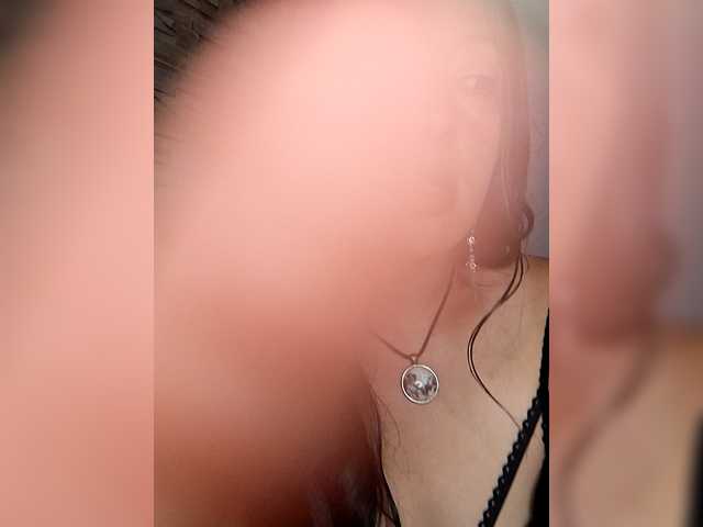 GiaGold's BongaCams show and profile