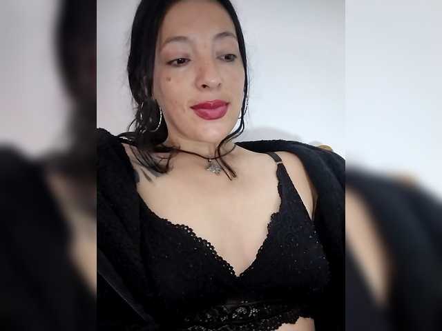 GiaGold's BongaCams show and profile