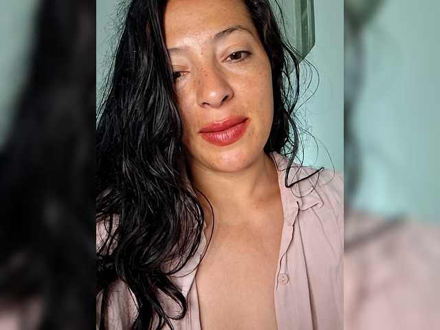 GiaGold's BongaCams show and profile