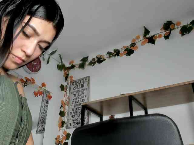 MiaFox03 Live Webcam on BongaCams