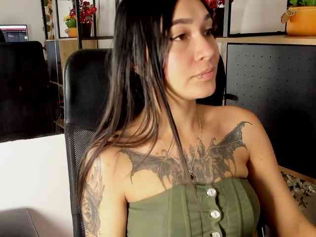 MiaFox03 Live Webcam on BongaCams