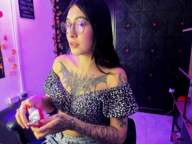 MiaFox03 Live Webcam on BongaCams