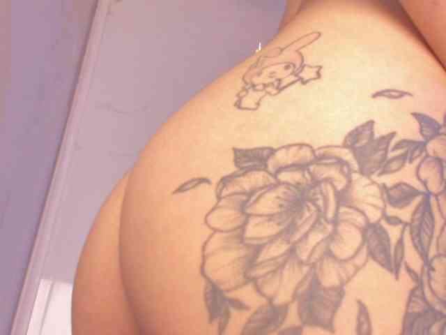 MiaFox03 Live Webcam on BongaCams