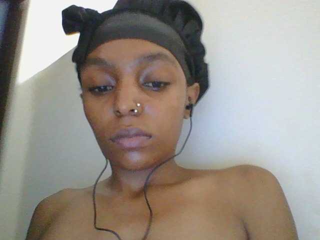 Sinfulpetite's BongaCams show and profile