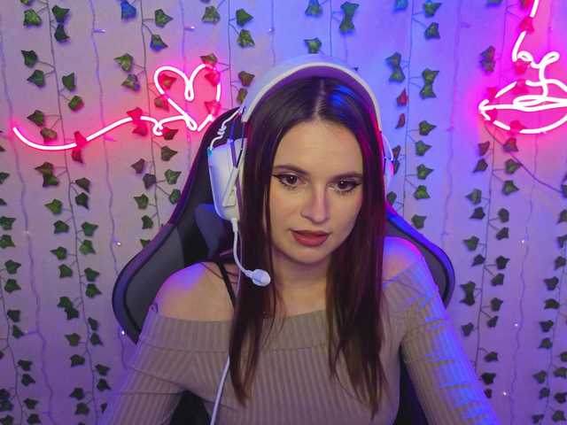 AliceIMonta's BongaCams show and profile