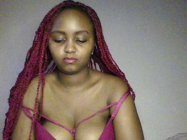 Prettyval live sex cam on Chatviper