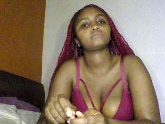 Prettyval Live Webcam on BongaCams