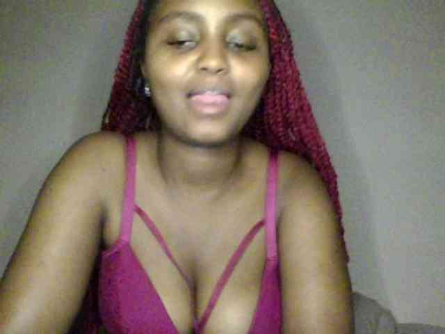 Prettyval Live Webcam on BongaCams