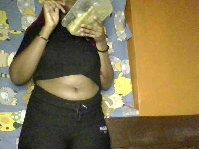 Prettyval Live Webcam on BongaCams