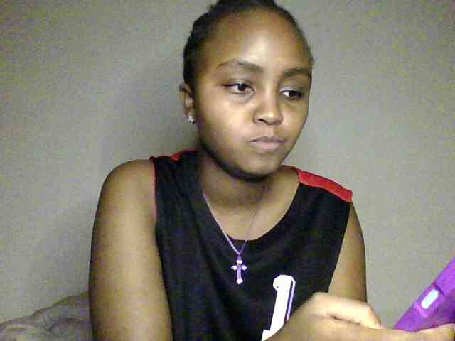 Prettyval Live Webcam on BongaCams