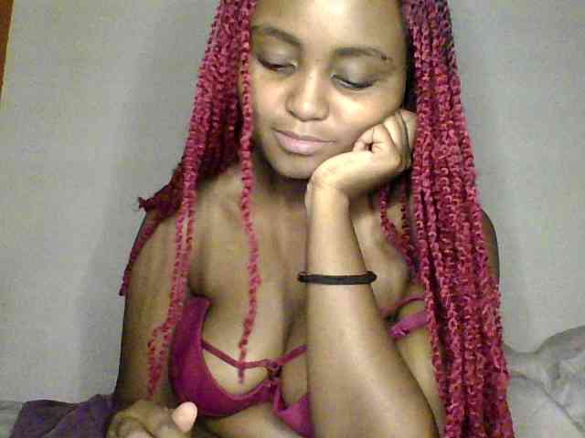 Prettyval Live Webcam on BongaCams