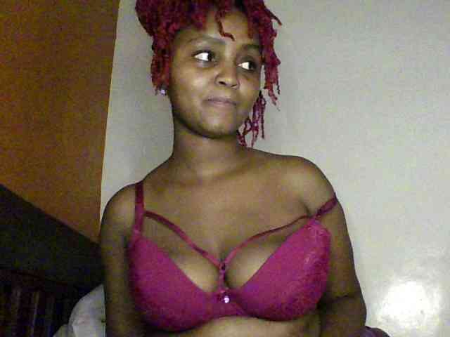 Prettyval Live Webcam on BongaCams