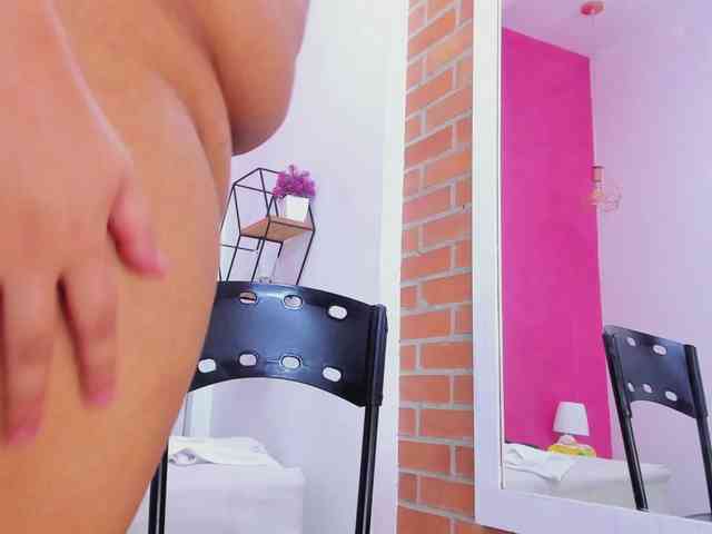 luciana-hot699 webcam