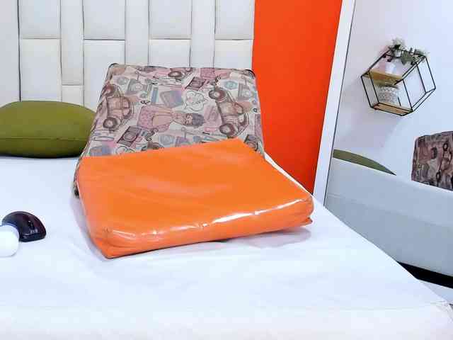 luciana-hot699 webcam