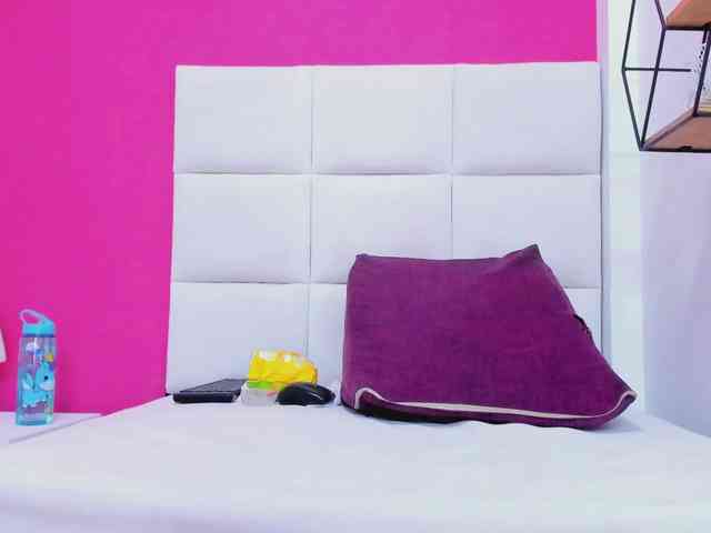 luciana-hot699 webcam