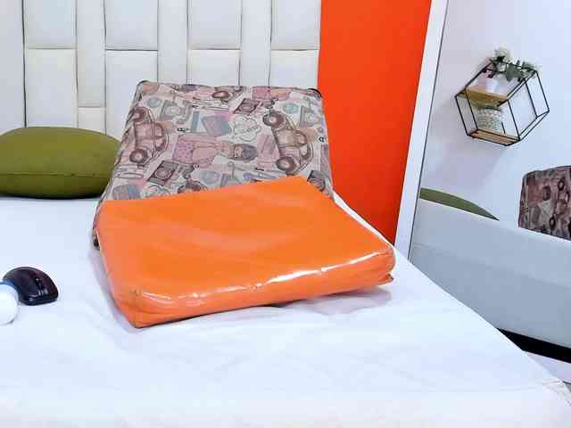 luciana-hot699 webcam