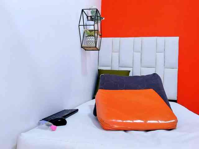 luciana-hot699 webcam