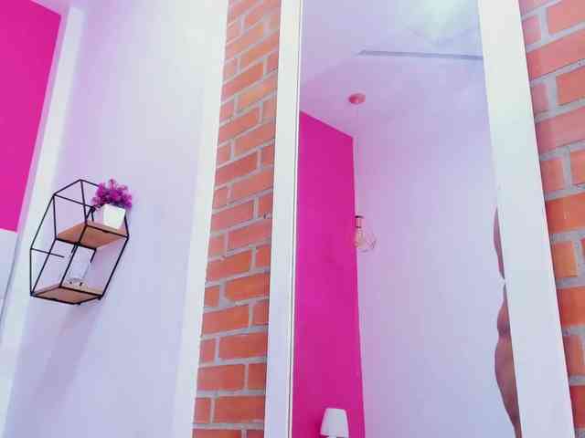 luciana-hot699 webcam