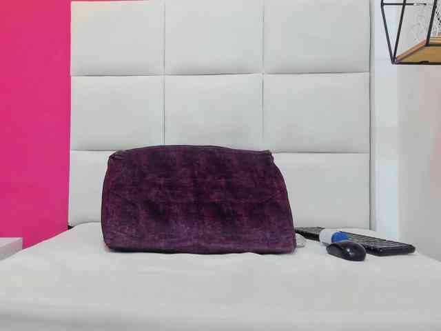 luciana-hot699 webcam