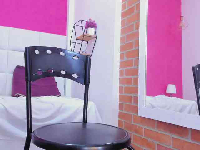 luciana-hot699 webcam