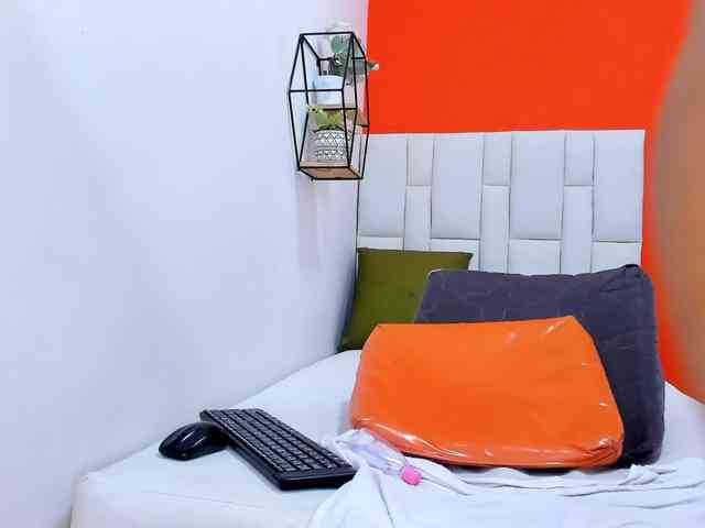 luciana-hot699 webcam