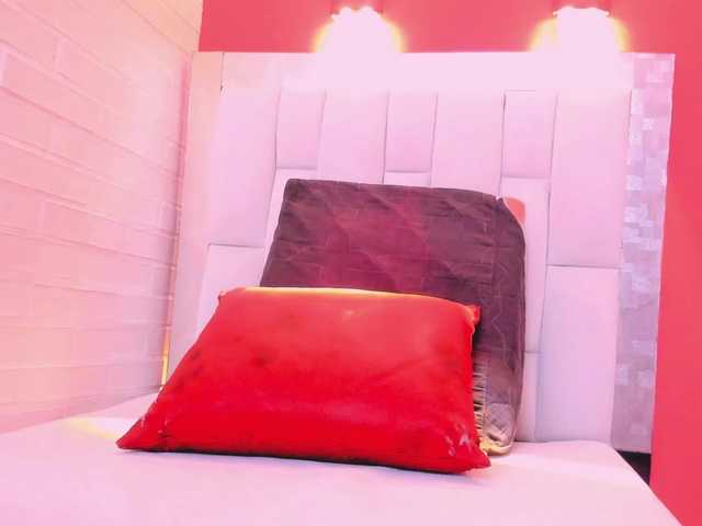 Leticia-mature69's BongaCams show and profile