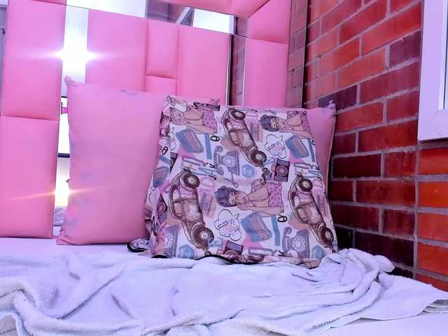 Leticia-mature69's BongaCams show and profile