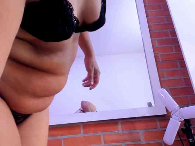 Leticia-mature69 webcam