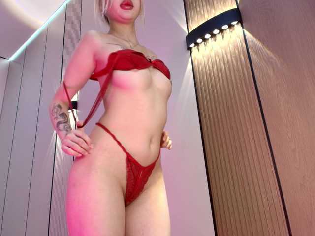 jeesuee's BongaCams show and profile