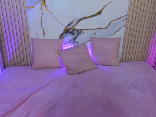 Siena-Tay's BongaCams show and profile