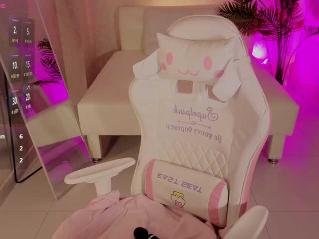 EmilyBridget's BongaCams show and profile