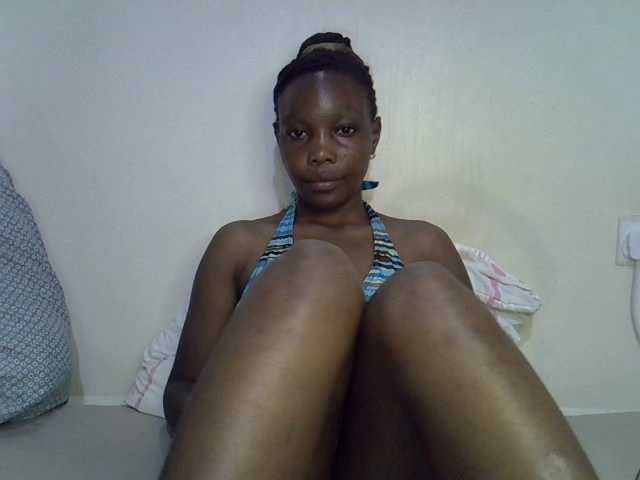 petite-alia – webcam model profile photo