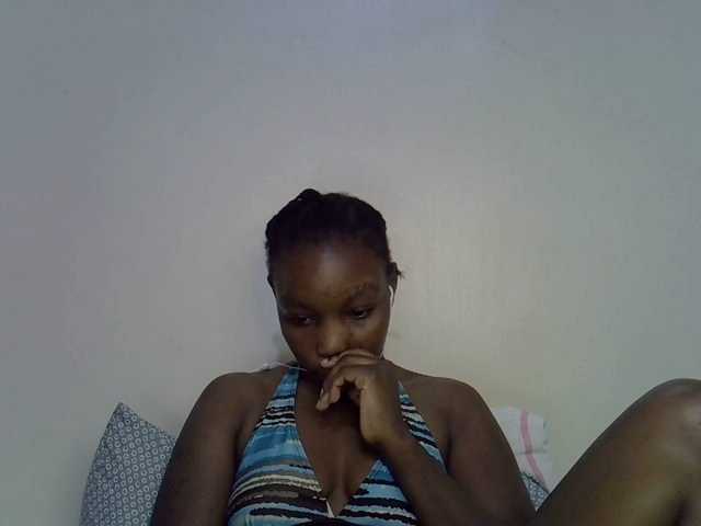 petite-alia Live Cam on BongaCams