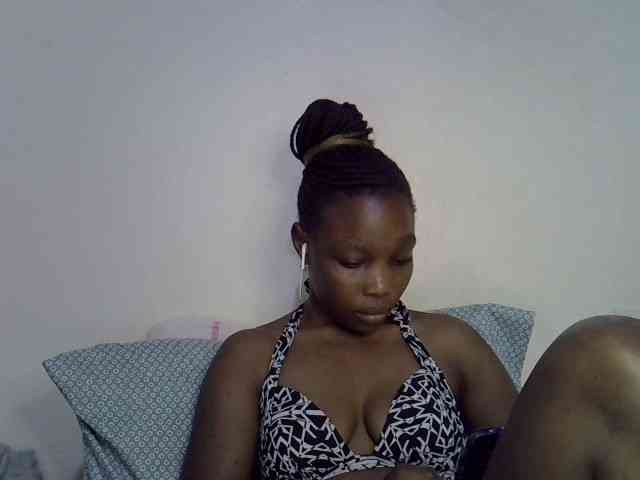 petite-alia Live Webcam on BongaCams