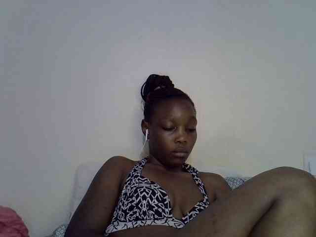 petite-alia Live Webcam on BongaCams